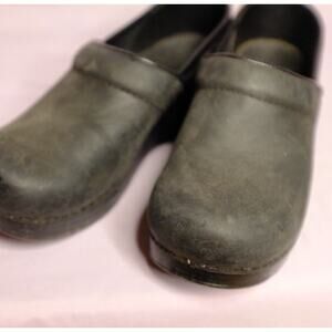 Perfectly Worn In Black Leather Dansko Comfortable Clogs